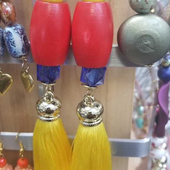 Earrings - Picture 5 of 8